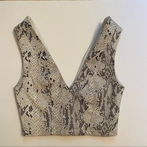 FAITH IN LOVE CROP TOP BLACK WHITE REPTILE PRINT V-FRONT AND V-BACK SIZE 6 XS